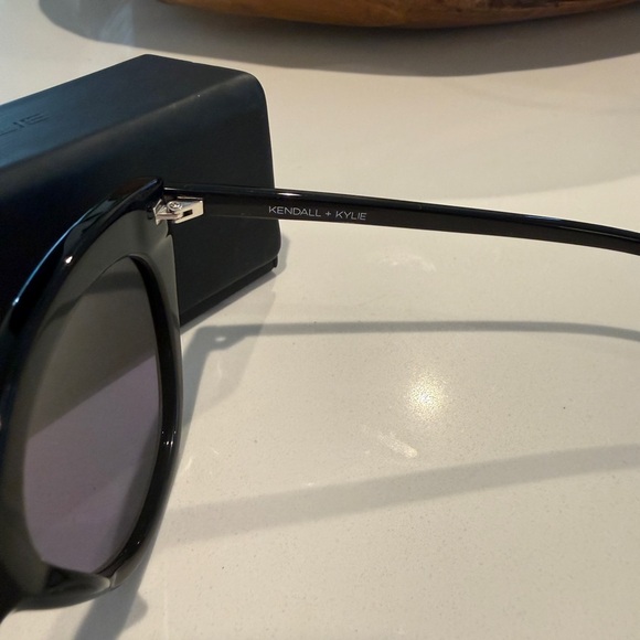 Kendall & Kylie Black Cat Eye Sunglasses - Picture 5 of 6